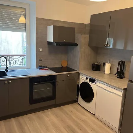 Proche Du Centre * بريست